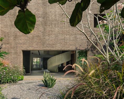 House Tour: This Orchard Road bungalow is a monolithic and introverted ...