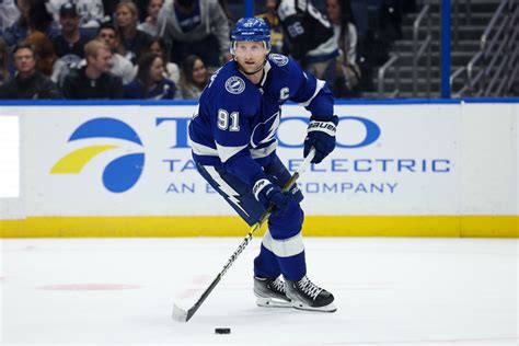 Nashville Predators Sign Two-Time Stanley Cup Champion Steven Stamkos - The Hockey News ...