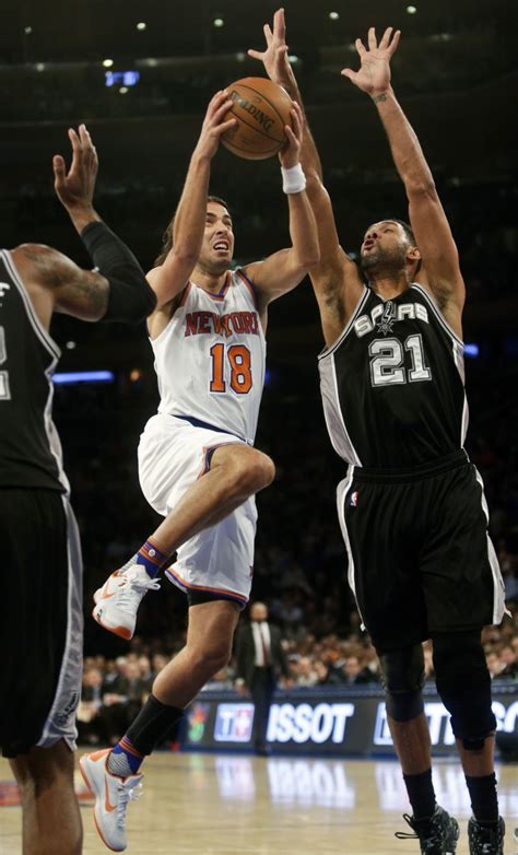 Spurs beat Knicks 94-84, give Duncan milestone win - Sports Illustrated