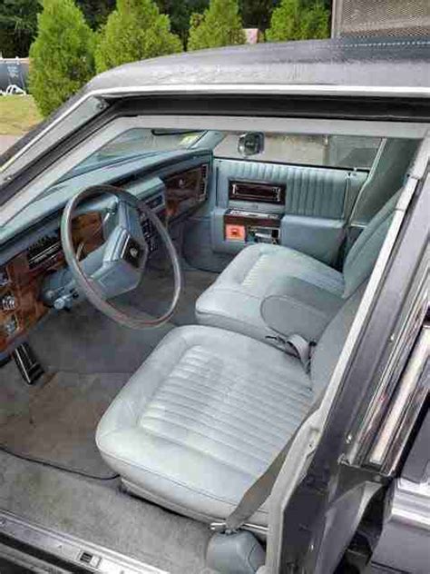 Cadillac Fleetwood - Cars-On-Line.com