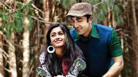 Ranbir Kapoor sings promotional song for 'Barfi!'