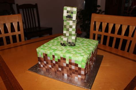 Minecraft Creeper Cake - CakeCentral.com