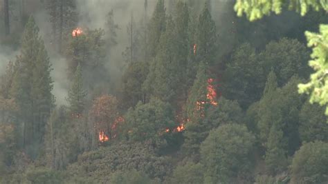 MASSIVE FOREST FIRE CALIFORNIA FIREFIGHTERS AND EMERGENCY CREWS BATTLE ...