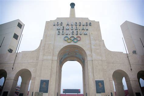 USC, city officials sign lease on the coliseum - Daily Trojan