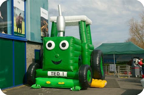 Win Tickets to the Tractor Ted Farm Show | Red Rose Mummy