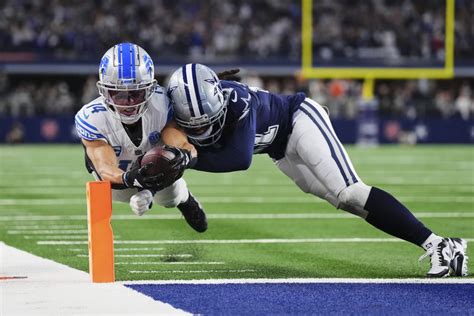 NFL: Dallas Cowboys survive late controversy to take narrow victory ...