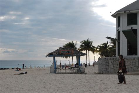 Beach on Grand Bahama Island | Paulina | Flickr