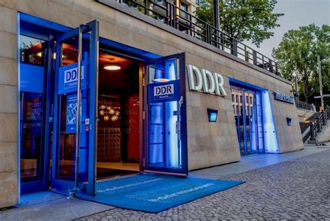 Freizeit-Guide | Das DDR Museum in Berlin | Der Varta-Führer