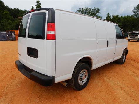 2018 CHEVROLET EXPRESS 2500 Box Truck / Cargo Van