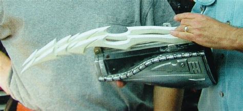 Predator Wrist Blades