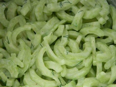 Hawes Mom: Cucumber Dill Greek Yogurt Salad