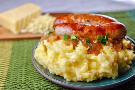 Bangers and Mash Recipe - Cheddar Cheese Recipes