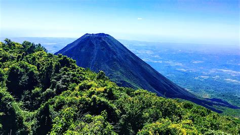 Views 😍😍 | Active volcano, Natural landmarks, El salvador