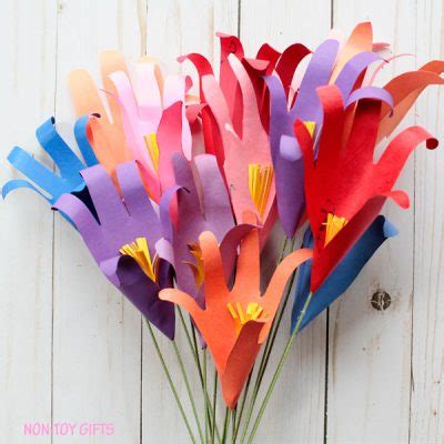 Handprint Flower Bouquet - Easy Kid Craft For Teachers Or Mother's Day