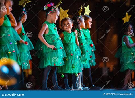 School Kids Public Christmas Songs and Dance Performance Editorial ...