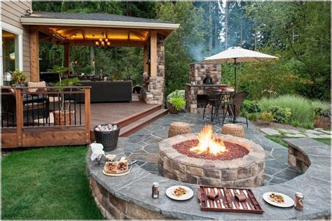 Cozy Backyard Patio Deck Design Decoration Ideas 12 - HomeDecorish | Garten gestalten, Hinterhof ...