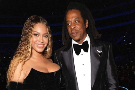 Beyoncé Changes Mid-Grammys Into Velvet Gown After Getting Stuck in Traffic En Route to Ceremony