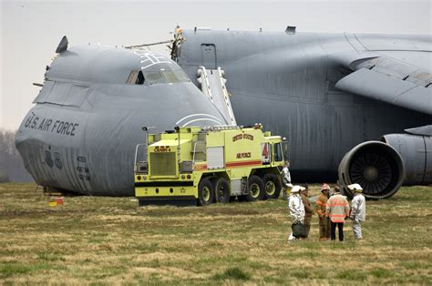 17 Airmen survive Dover C-5 crash > Air Force > Article Display