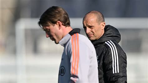 Gallery | Vlahović's first Juventus training session - Juventus