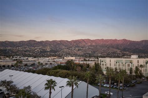 Los Angeles Marriott Burbank Airport Burbank CA BUR Airport - Stay Park Travel