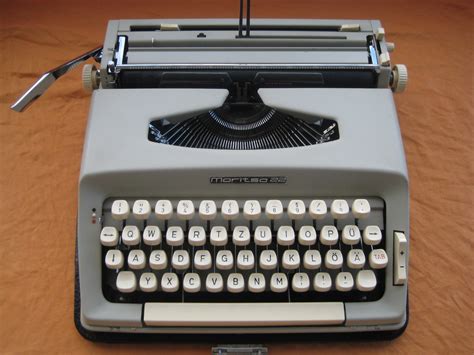 Retro Tech Geneva: Maritsa 22/ Princess 500 Ivory Script Typewriter (1970s)