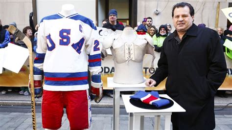 Mike Eruzione's hockey stick from Miracle on Ice game sells for $290K to private collector - ESPN