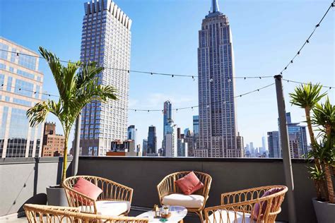 10 Rooftop Bars in New York City With Stellar Views and Cocktails