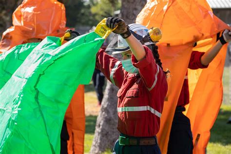 Firefighters from Canada arrive in the US - Wildfire Today