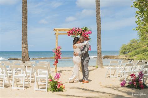 View Oahu Weddings at Venues and Beaches in Hawaii