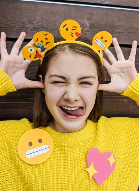 Easy Emoji Halloween Costume DIY Idea 😍 🎃 with Printable Headband ...