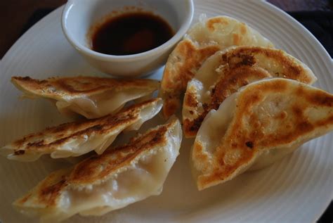 Crispy pan fried dumplings : food