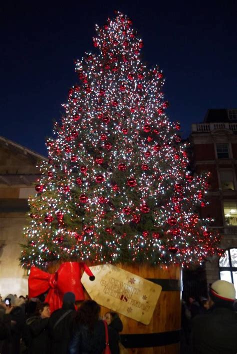 Covent Garden Christmas Pictures | Covent Garden Christmas Lights, Decorations & Market Pictures