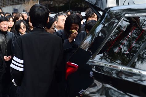 Lee Sun-kyun’s wife Jeon Hye-Jin weeps at tragic actor's funeral as fury grows over police ...