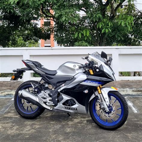 Yamaha R15 v4 Bike Rental in Singapore | Vroom Leasing