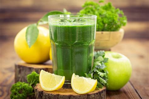 Healthy Green Juice - Elaine Luck