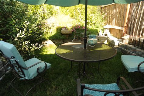 Shady delights on a very hot day, patio set, mesh table an… | Flickr