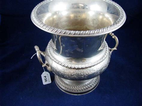 Silver ice bucket with vintage charm - Bowls, Comports and Dishes - Silver Plate