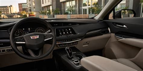 2022 Cadillac XT4 Interior | Val Ward Cadillac