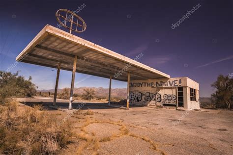 Abandoned gas station in Arizona,California desert USA — Stock Photo ...