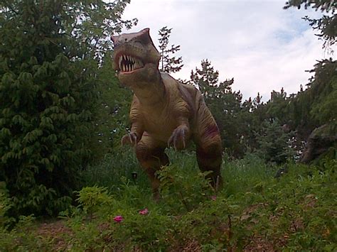File:Dinosaurs Alive entrance at Canada's Wonderland.jpg - Wikimedia Commons