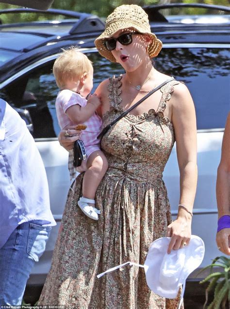 Katy Perry dotes on daughter Daisy Dove on child's first birthday | Katy perry, Chic summer ...