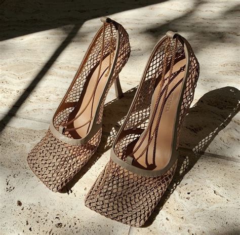 BOTTEGA VENETA | Fashion shoes, Bottega veneta heels, Trending shoes