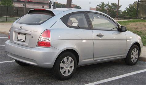 2009 Hyundai Accent SE - 2dr Hatchback 1.6L Manual