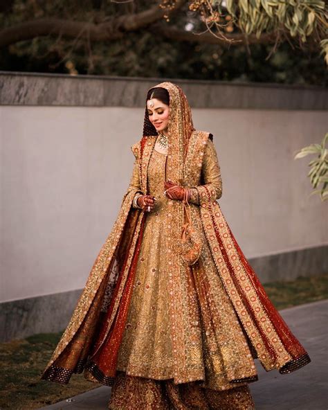 Dazzling Muslim Brides Wearing Gold Outfits On Their Wedding Day