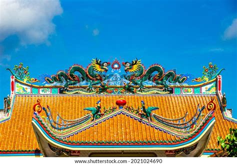 Two Dragon Sculptures On Roof Chinese库存照片2021024690 | Shutterstock