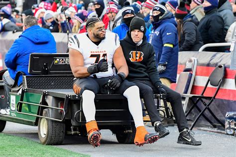 La’el Collins Injury: Bengals RT dislocated his kneecap vs Patriots ...