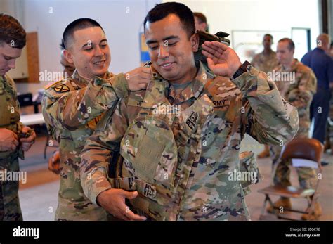 Soldier plate carrier system spcs hi-res stock photography and images ...