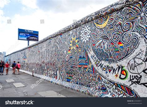 2,813 Graffiti Art Berlin Wall Images, Stock Photos & Vectors ...