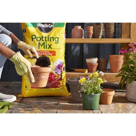 Miracle-Gro Potting Mix | 2 cf