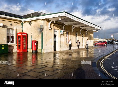 Chippenham railway station Wiltshire UK Stock Photo - Alamy